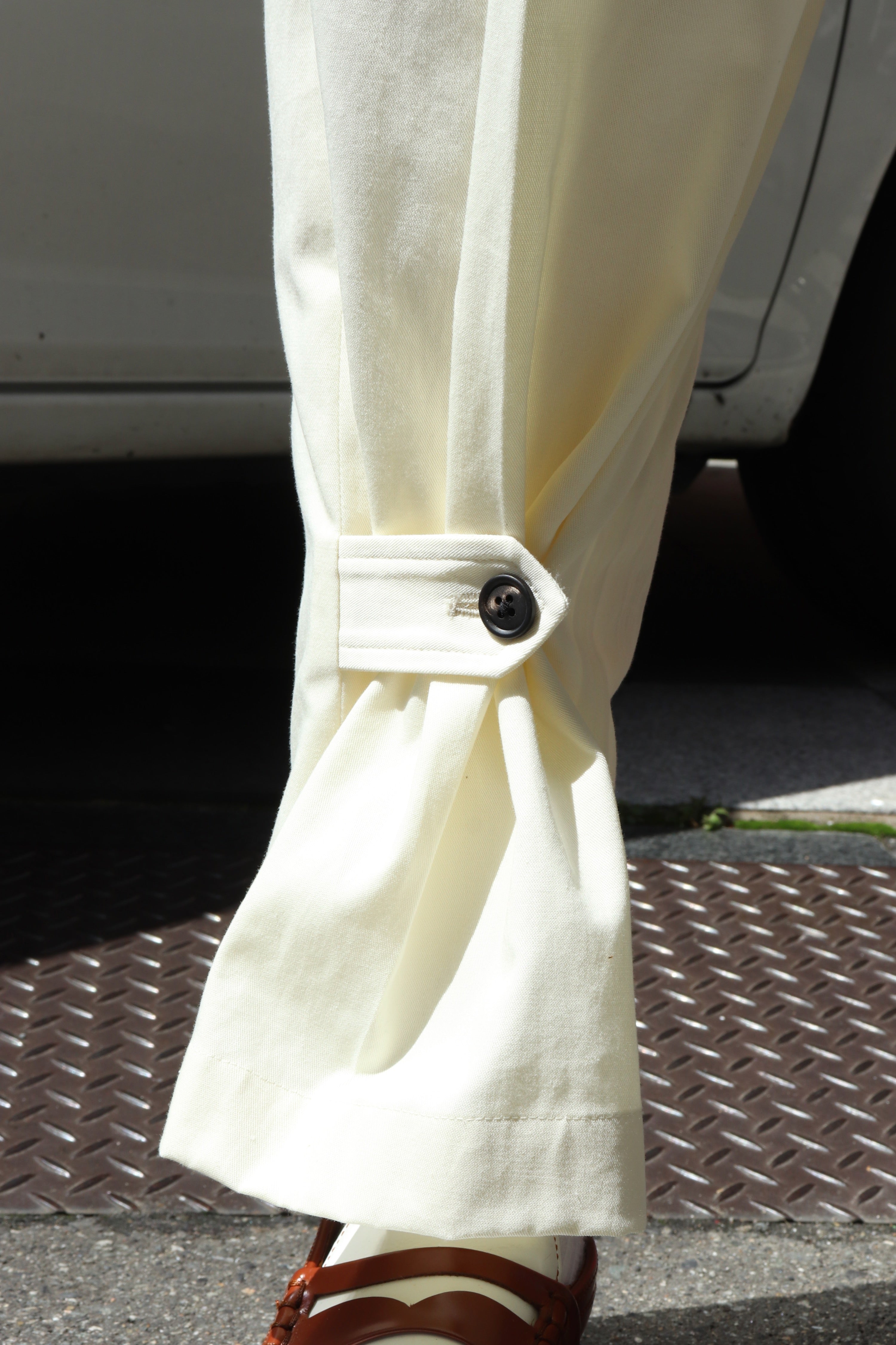 SOSHIOTSUKI(ソウシオオツキ)のHIGH WAIST DOKAN TROUSERS OFF WHITEの