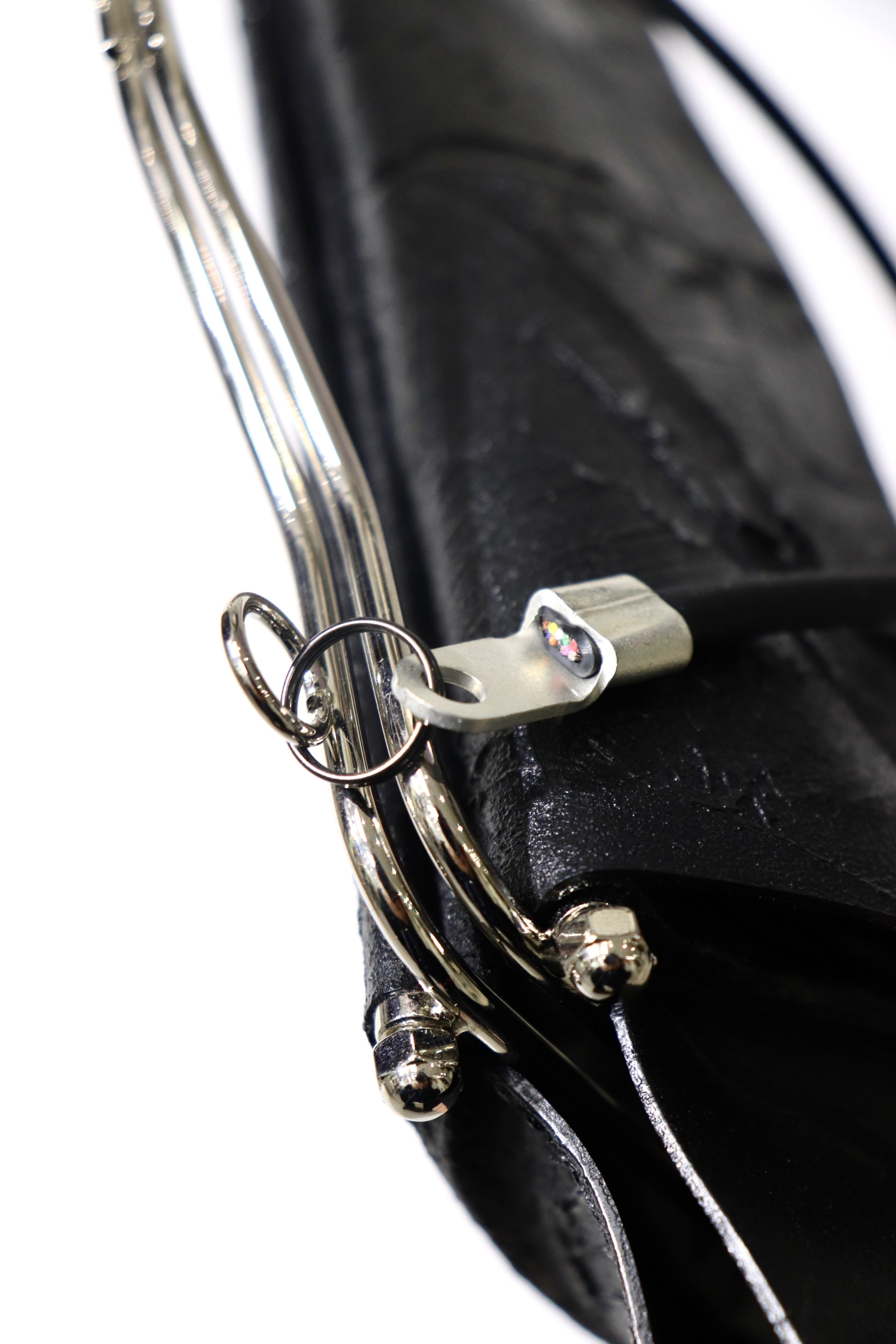 KAGARI YUSUKE 黒壁 ミニコシブクロ・カラビナショルダーコード付 KAGARI YUSUKE - 【お取り寄せ可能】ミニコシブクロ・本体 [黒い