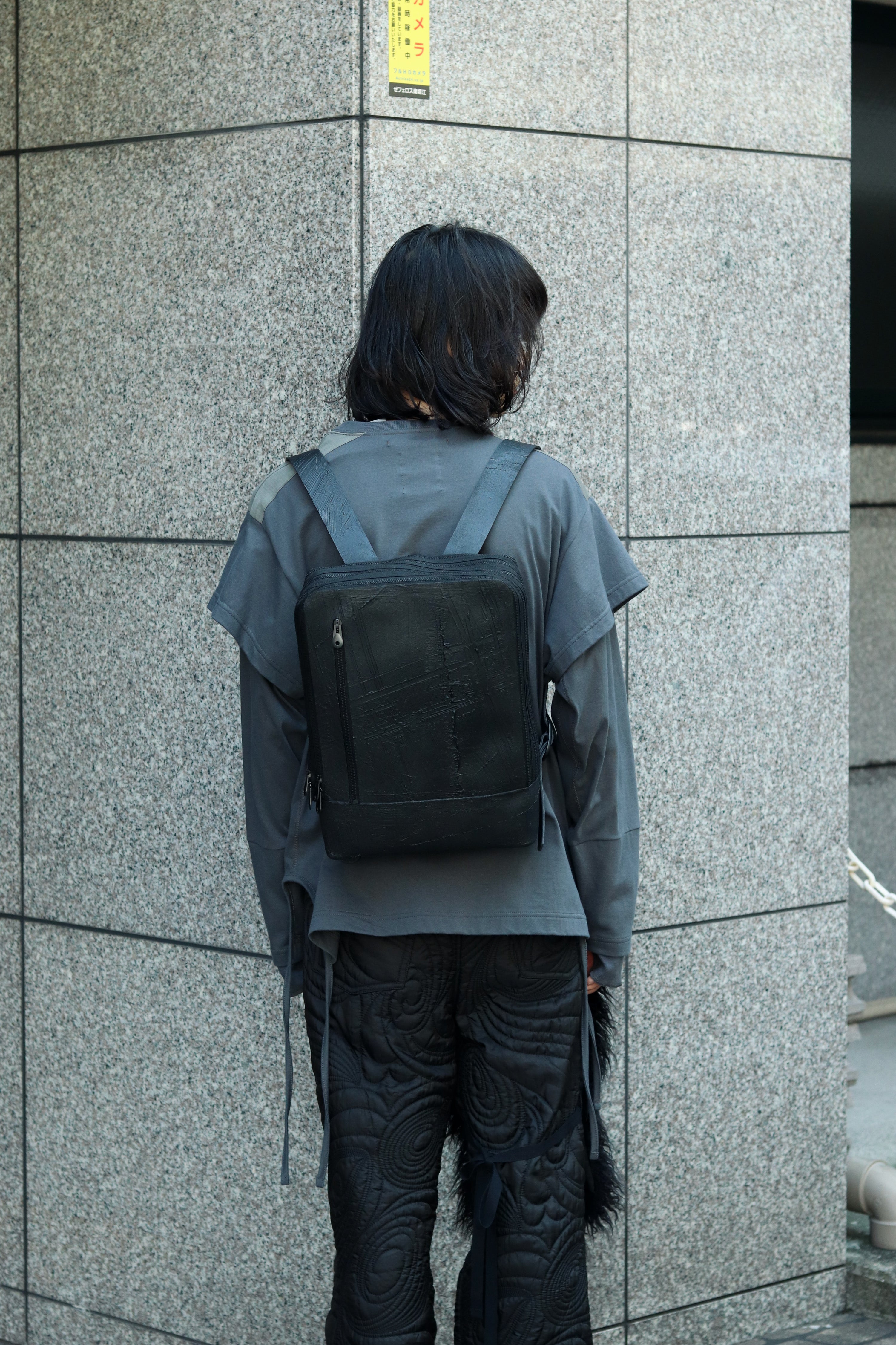 カガリユウスケ kagari yusuke 電柱リュック 壁を持ち歩くカバン” KAGARI YUSUKE（カガリユウスケ） – R for D