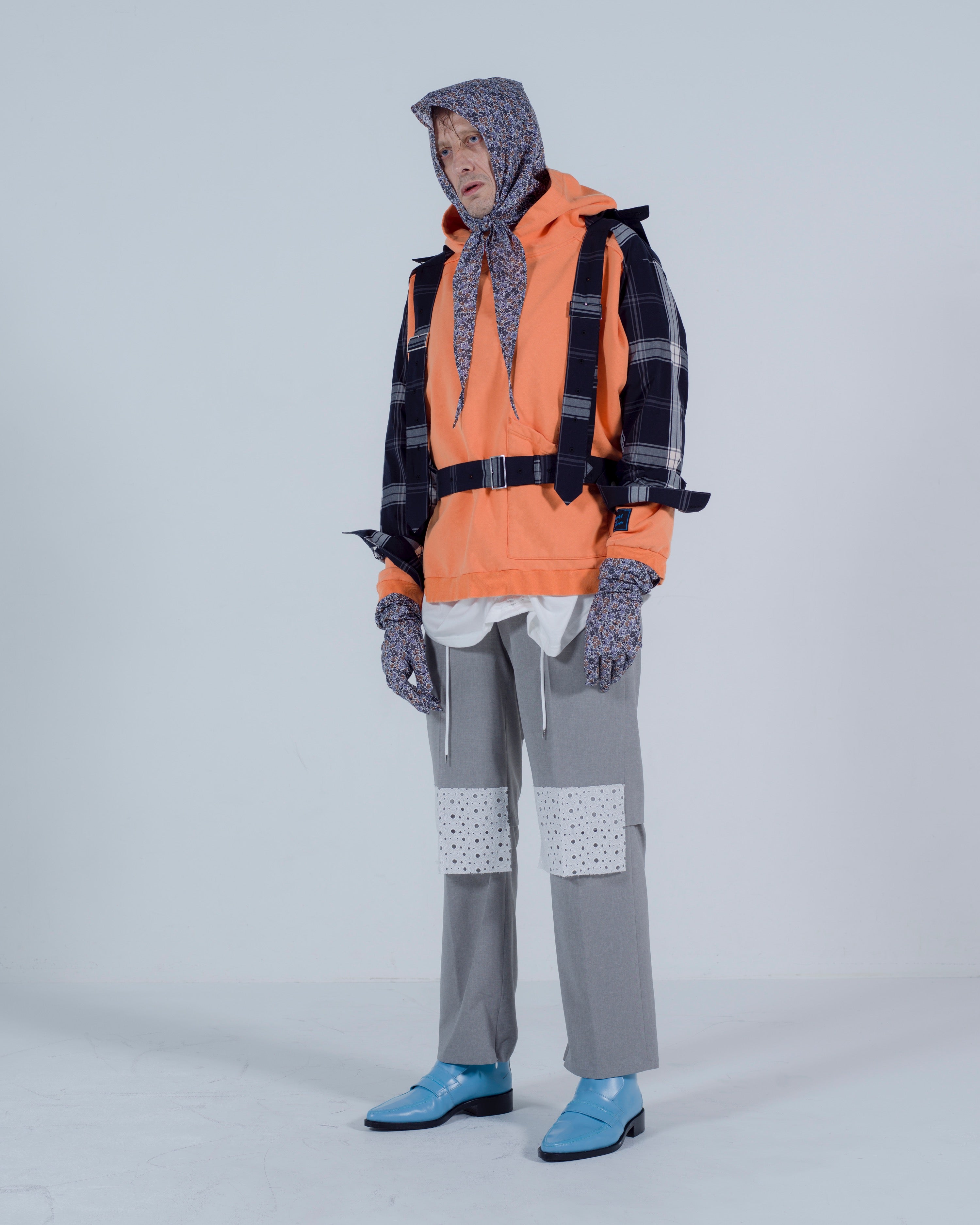 SYU.HOMME/FEMM(シュウオムフェム)のHooded scarf by Flowerの